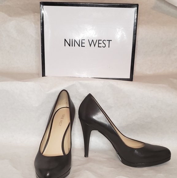 Nine West - Picture 3 of 3